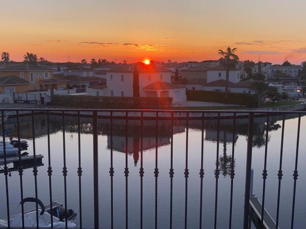 Marina 120M²/8 Pers/ Terrasse 100M²/ Appontement Villa Aigues-Mortes Luaran gambar